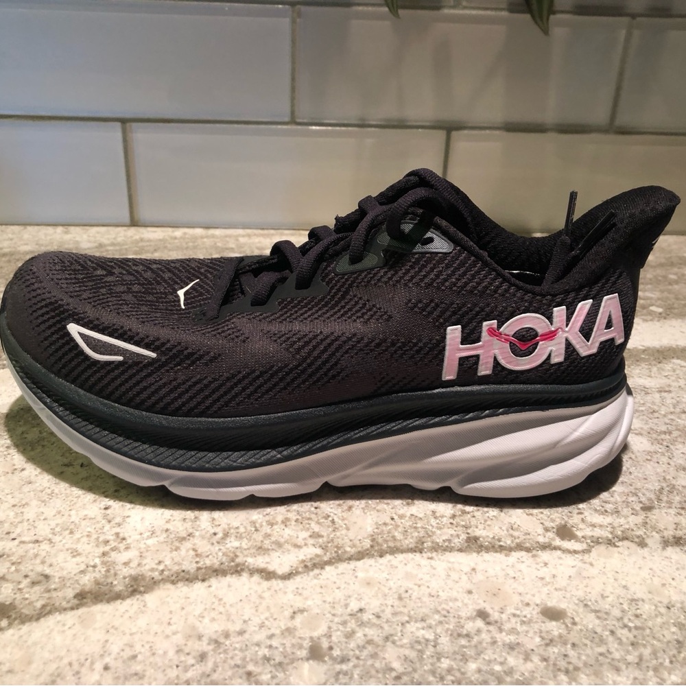 Hoka Clifton 9- women’s 6 D